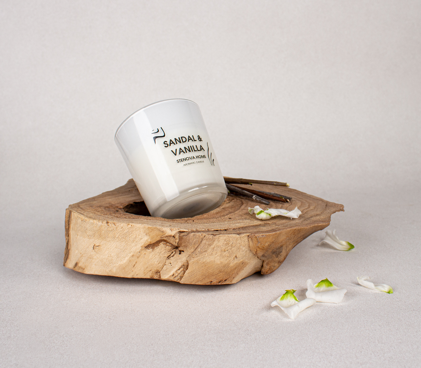 Свеча ароматическая SANDAL & VANILLA - фото 1
